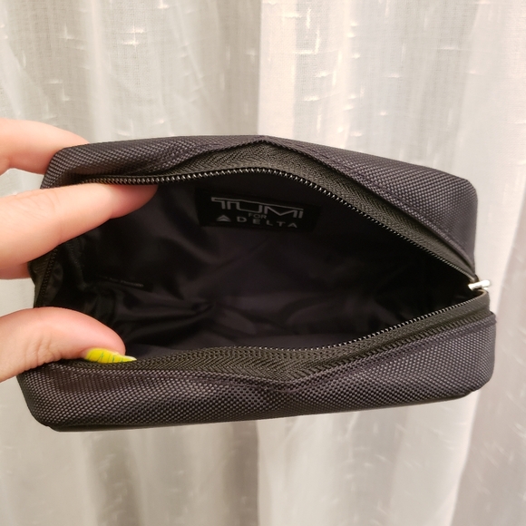 Tumi Delta Travel Zipper Pouch Black - Picture 8 of 8